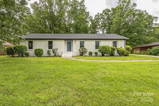 6641 Pawnee Dr, Charlotte, NC 28214