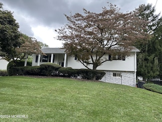 9 Heather Dr, Manalapan, NJ 07726