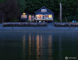 7960 Possession Beach Walk, Clinton, WA 98236