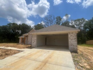 251 Hemingway Cir, Canton, MS 39046