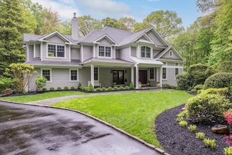 84 Saw Mill Rd, Cold Spring Harbor, NY 11724