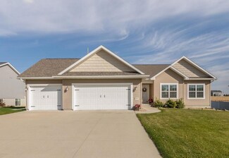 4835 Yellowstone Dr, Waterloo, IA 50701