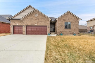 49626 Manistee Dr, Chesterfield, MI 48047