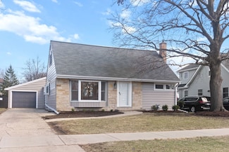 219 N Pine St, Mount Prospect, IL 60056