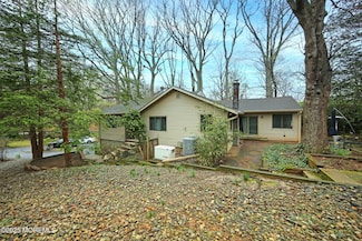 222 Red Hill Rd, Middletown, NJ 07748