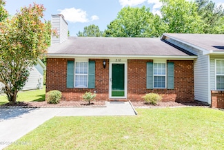 210 Deer Creek Dr, Jacksonville, NC 28546