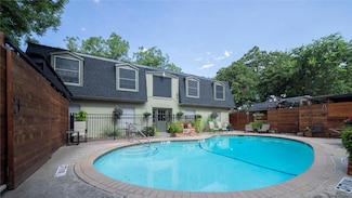 1717 N Locust St, Denton, TX 76201