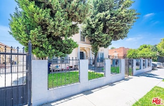 194 W 41st Place, Los Angeles, CA 90037