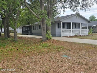 632 Live Oak Dr, Sunset Beach, NC 28468