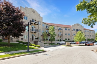 N51W34861 W Wisconsin Ave Unit 1120, Oconomowoc, WI 53066