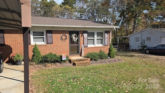 708 Noles Dr, Mount Holly, NC 28120