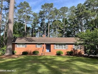 409 Forest Rd, Laurinburg, NC 28352