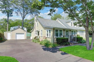 178 Magnolia Dr, Mastic Beach, NY 11951
