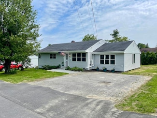 10 Crawford Dr, Bath, ME 04530