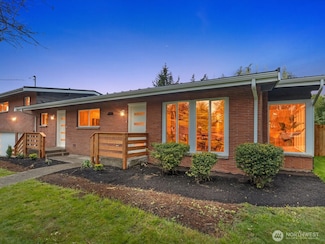 8421 240th St SW, Edmonds, WA 98026