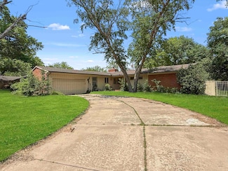 5614 Coe Dr, Wichita, KS 67208