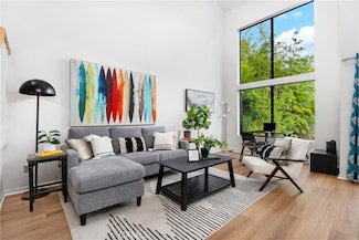 915 Lombard Ct, Costa Mesa, CA 92626