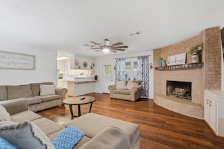 4014 Pin Oak Dr, Baytown, TX 77523