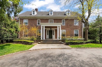 835 Pond Ln, Woodmere, NY 11598