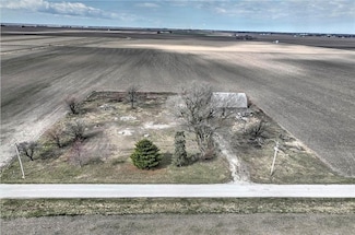 1593 N Illini Rd, Oakley, IL 62501