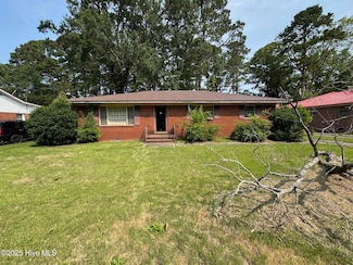 411 Lafayette St, Clinton, NC 28328