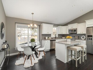 7601 W 111th St, Bloomington, MN 55438