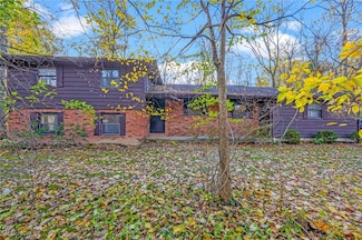 7451 Warwick Ln, Chesterland, OH 44026