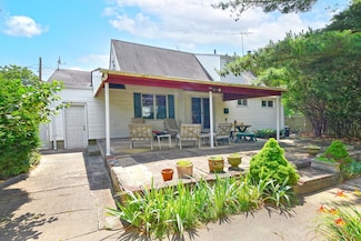 834 Orbit Ln, Uniondale, NY 11553