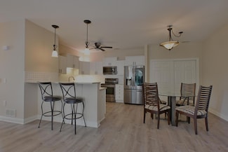 2283 W Vista Bella Dr Unit 101, Oak Creek, WI 53154