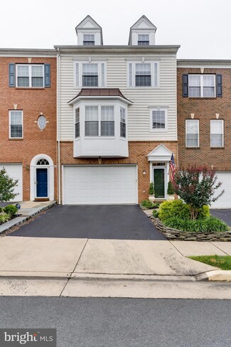 6903 Rolling Creek Way, Alexandria, VA 22315