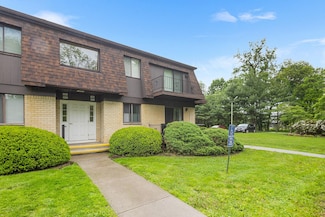 408 Cherry Hill Dr, Poughkeepsie, NY 12603