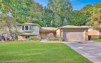 2089 Topaz Dr, Troy, MI 48085