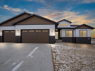 114 Cherry Ln, Riverside, IA 52327