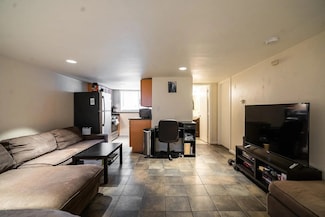 2 Hingham St Unit 8B, Cambridge, MA 02138