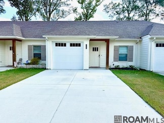 1220 Olde Oaks Dr, Zachary, LA 70791