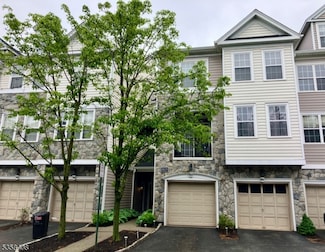 166 Winchester Ct, Clifton, NJ 07013