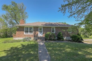 25225 S Windridge Rd, Peculiar, MO 64078