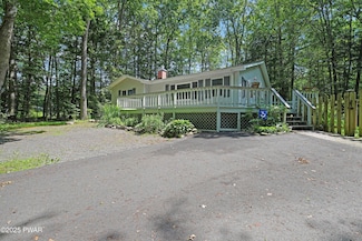 800 Lakeview Place, Hawley, PA 18428