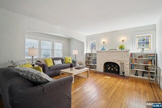 884 Helen St, Teaneck, NJ 07666