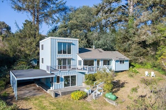 460 5th Ave, Trinidad, CA 95570