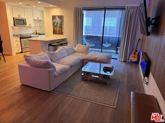 7250 Franklin Ave Unit 512, Los Angeles, CA 90046