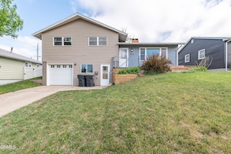 402 Division St NW, Mandan, ND 58554