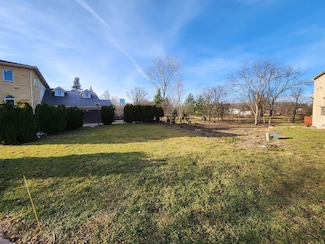 818 Coventry Ln, Oak Brook, IL 60523