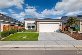 9618 Silver Falls Ln, Shafter, CA 93263