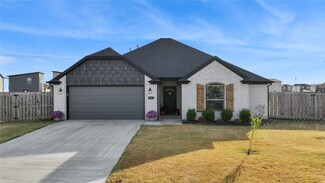 621 Holly St, Centerton, AR 72719