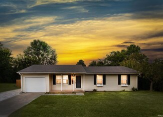 7902 Oak Grove Rd, Newburgh, IN 47630
