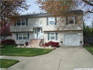 5 Voorhees Ct, Port Monmouth, NJ 07758