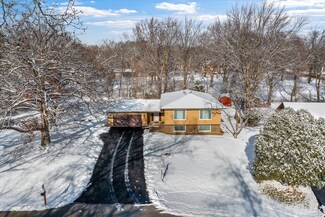43W371 Thornapple Tree Rd, Sugar Grove, IL 60554