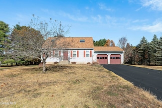 5 Norland Ct, Saratoga Springs, NY 12866