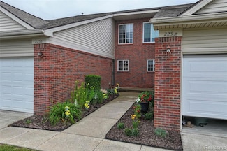 2255 Crystal Crossing Dr, Howell, MI 48843